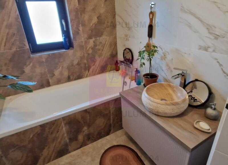 Gulia, casa 4 camere parter, 107 mp utili, curte 500, intre 2 paduri