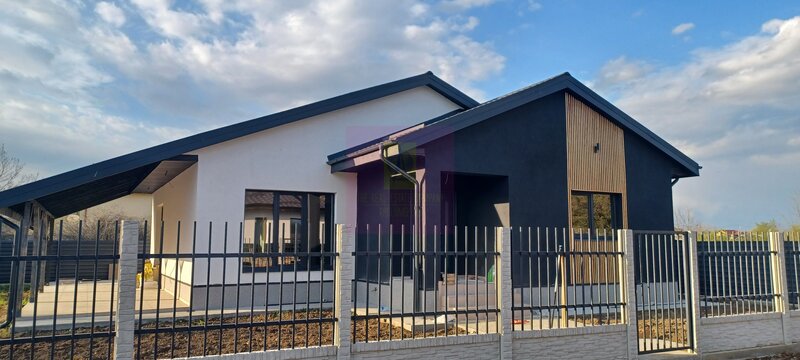 Gulia, casa 4 camere parter, 107 mp utili, curte 500, intre 2 paduri