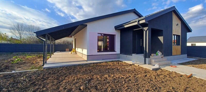 Gulia, casa 4 camere parter, 107 mp utili, curte 500, intre 2 paduri