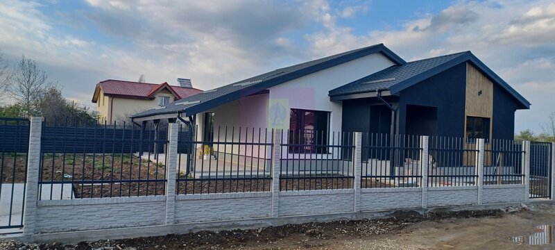 Gulia, casa 4 camere parter, 107 mp utili, curte 500, intre 2 paduri
